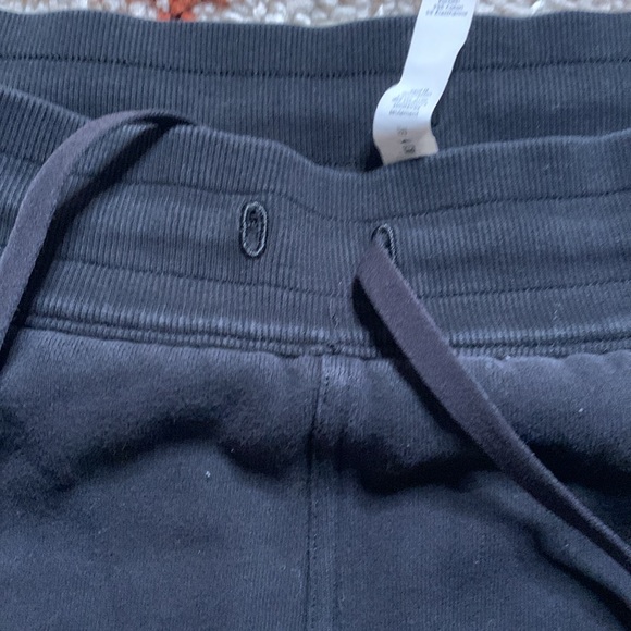 Lululemon- Scuba MidRise Oversized Jogger- Black- Size 10- 29” Inseam - Picture 13 of 16